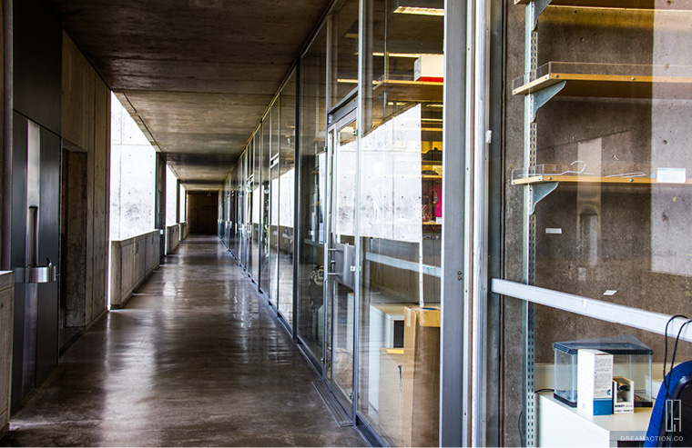lab hall way Salk Institute Louis Kahn หลุยส์ คาห์น