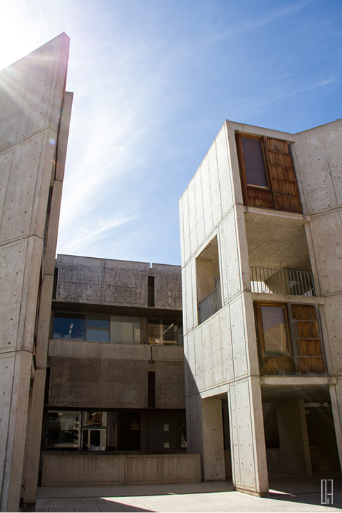 court space 1 Salk Institute Louis Kahn หลุยส์ คาห์น