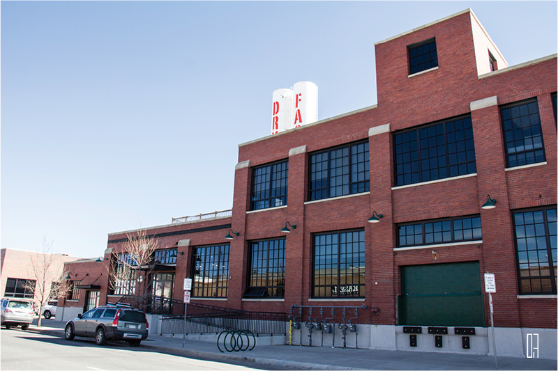 สถาปัตยกรรมพลิกแหล่งอุตสาหกรรม ให้เป็นย่าน Hangout มัน ๆ ที่ RINO Art District, Denver